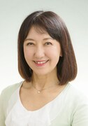 アン・シャーリー役の山田栄子。
