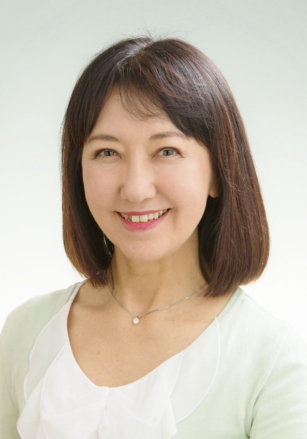 アン・シャーリー役の山田栄子。