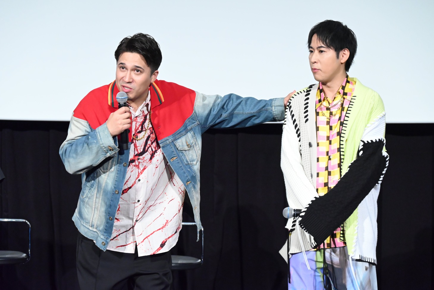 左から木村昴、白井悠介。