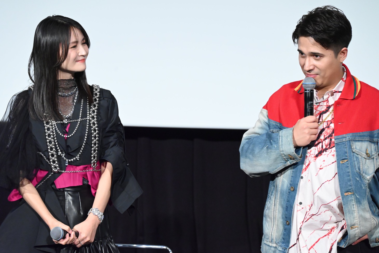 左から小林ゆう、木村昴。
