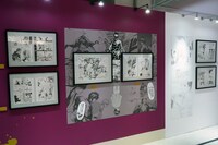 「生誕20周年記念 銀魂展 ～はたちのつどい～」の様子。