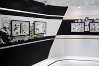 「生誕20周年記念 銀魂展 ～はたちのつどい～」の様子。