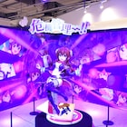 「まちカドまぞく」展にシャミ子の等身大フィギュア、ばんだ荘の部屋も新たに再現