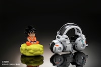 「ドリームトミカ トミカ×ドラゴンボール」シリーズより、「孫悟空の筋斗雲」「ブルマのカプセルNo.9 バイク」。