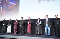 左から田中有紀、田村真佑、川井田夏海、峯田大夢、伊南羽桜、稗田寧々、世界、零。