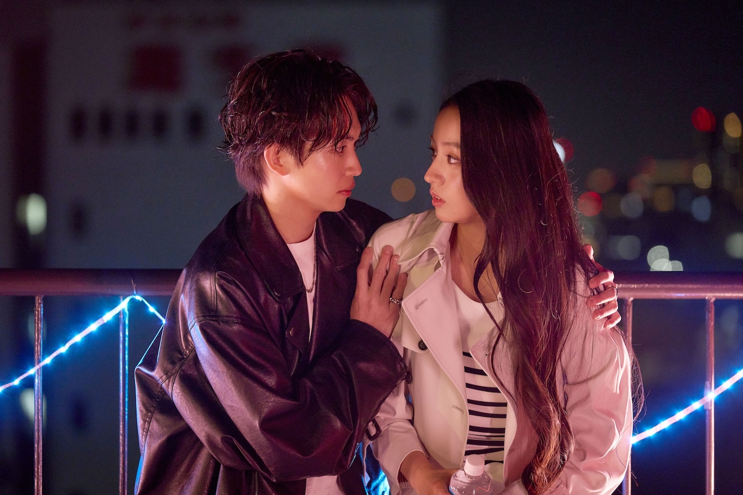 「女神降臨 Before 高校デビュー編／After プロポーズ編」特報映像より。