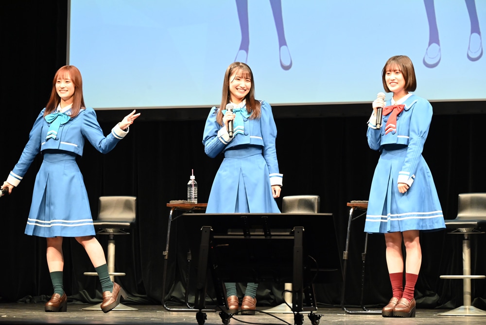 左から藤本侑里、葵あずさ、橘杏咲。
