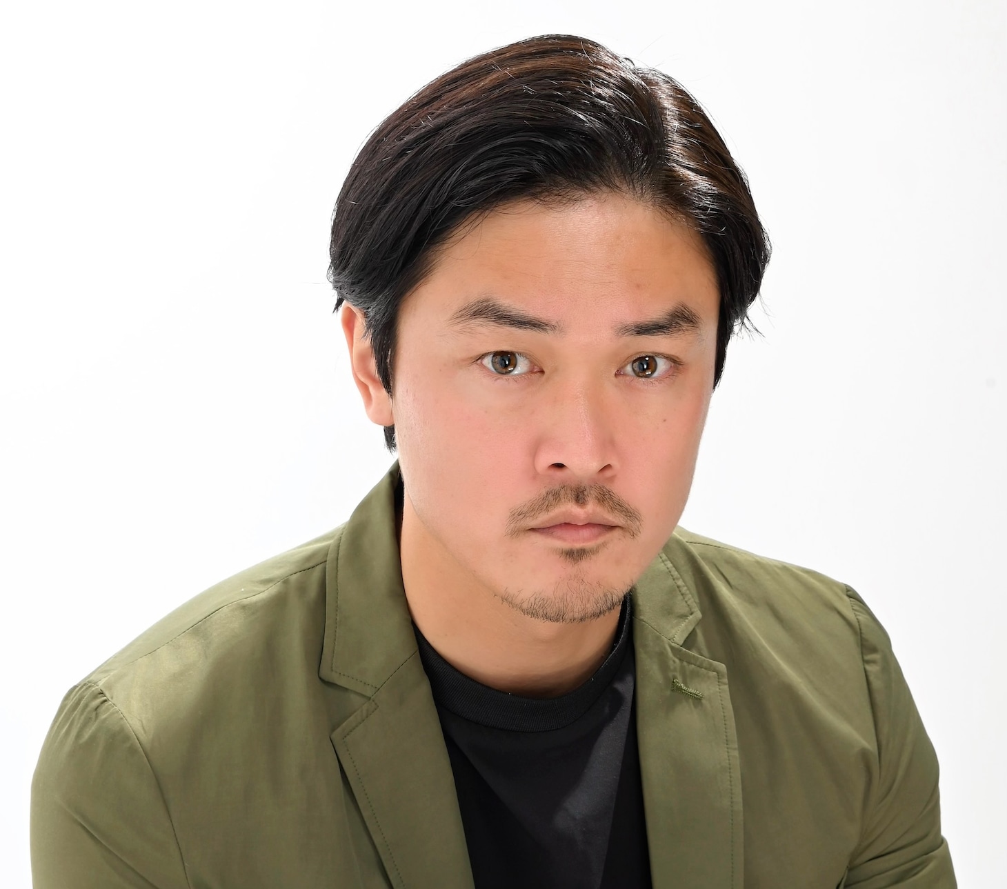 京八直純役の横山真史。