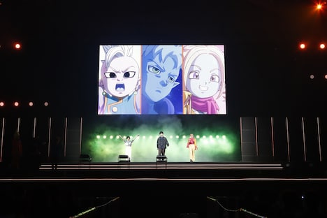 「DRAGON BALL」のステージイベントより。左から小林由美子、内山昂輝、ファイルーズあい。(c) SHUEISHA Inc. All rights reserved.