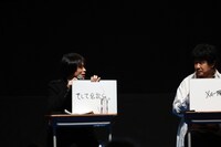 左から志村新八役の阪口大助、坂田銀八役の杉田智和。(c)SHUEISHA Inc. All rights reserved.