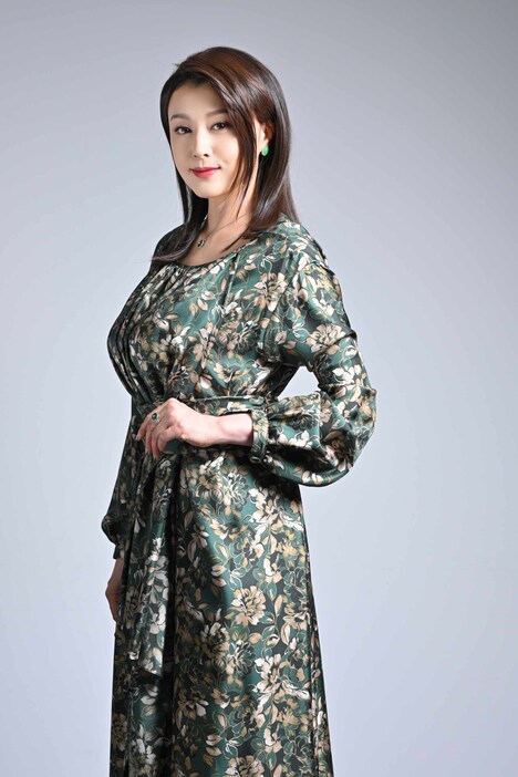 藤原紀香演じる灰原翠。(c)「家政婦クロミは腐った家族を許さない」製作委員会