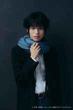 横山賀三扮するフレッド・ポーロック。