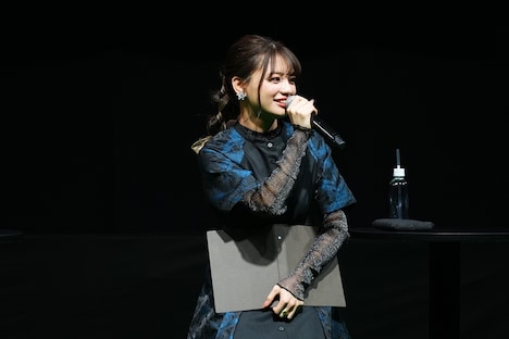 出雲風子役の佳原萌枝。