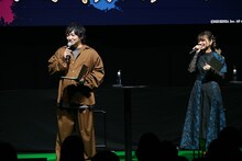 左からアンディ役の中村悠一、出雲風子役の佳原萌枝。