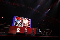 「チェンソーマン」ステージイベントの様子。左から天使の悪魔役の内田真礼、早川アキ役の坂田将吾、デンジ役の戸谷菊之介、パワー役のファイルーズあい。 (c) SHUEISHA Inc. All rights reserved.