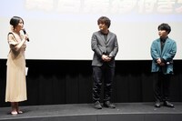 左から忍原来夏役の吉岡茉祐、日野晃博、笹波雲明役の小村将。