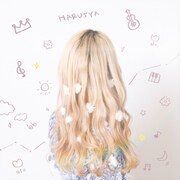 エンディングテーマの歌唱を担当する春茶。