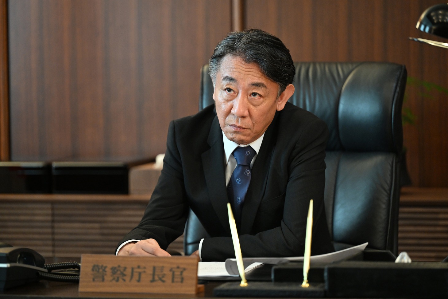 利重剛扮する警察庁長官。