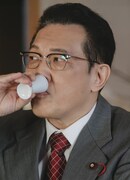 藤原信男役の阪田マサノブ。