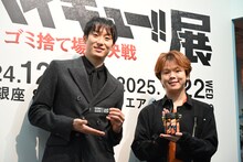 「『劇場版ハイキュー!! ゴミ捨て場の決戦』展」の会見に登場した柳田将洋選手（左）、村瀬歩（右）。