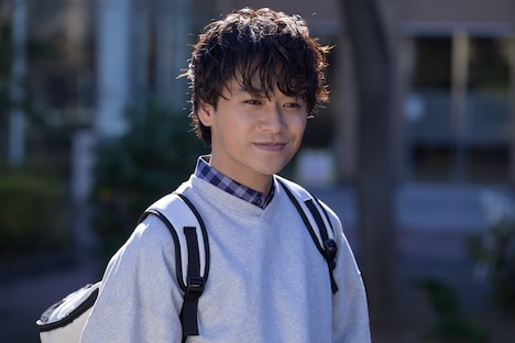 井上想良演じる吉村悠人。 (c)「家政婦クロミは腐った家族を許さない」製作委員会