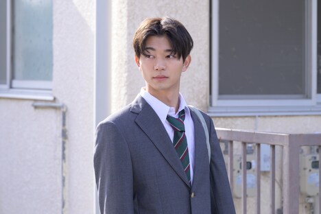 原因は自分にある。・吉澤要人演じる藍川護。 (c)「家政婦クロミは腐った家族を許さない」製作委員会