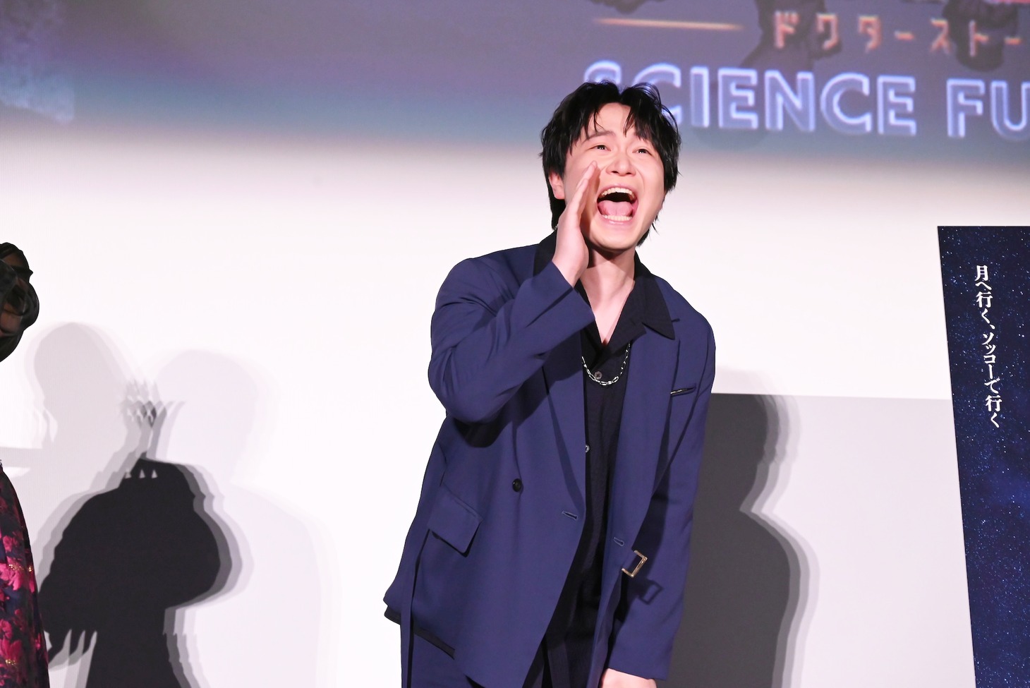 「ヤベー！」を披露する佐藤元。