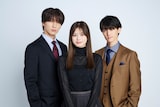 左から藤井流星扮する塩谷大輔、紺野彩夏扮する佐藤楓、川島如恵留扮する溝口悟。