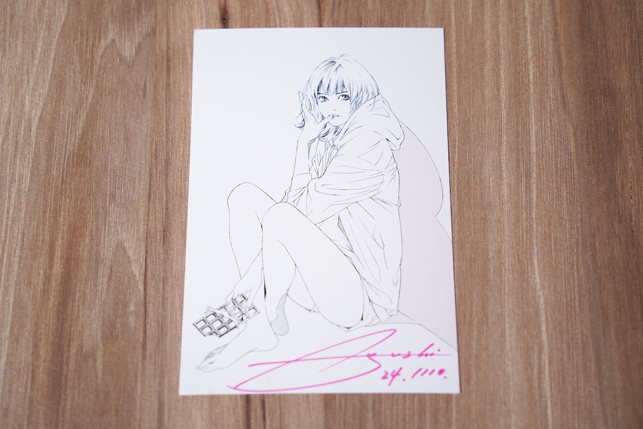 展覧会の企画の一環として行われた上條によるギャラリートークでは、イベントの最後に上條本人がサイン入りのポストカードを来場者1人ひとりに手渡ししながら言葉を交わすなど、ファンとの交流を大切にしている様子が伺えた。