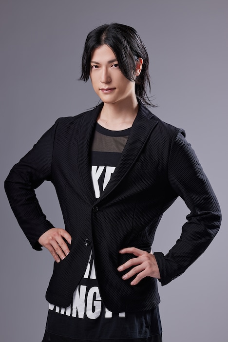 エルツェン役の霜月紫。