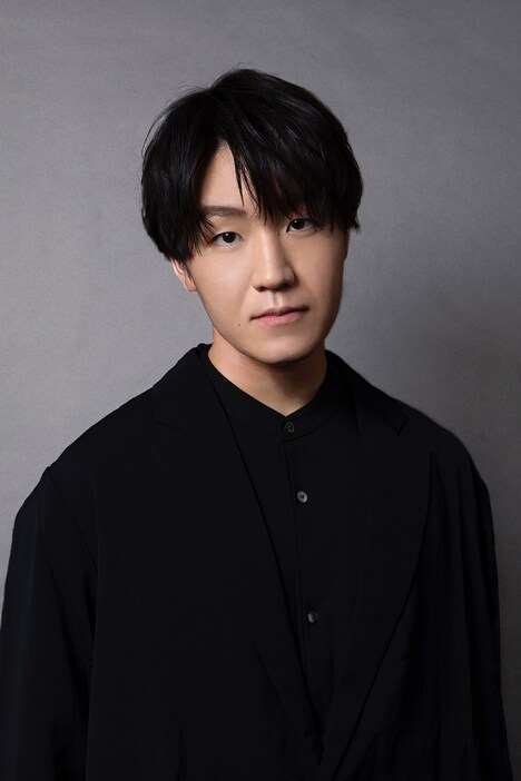 カルクリス役の徳留慎乃佑。