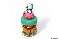 2月中旬発売の「ドラえもん フィギュア付きキャニスター」。