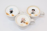 コラボカフェで提供される「祓魔塾生のランダムラテ」（全7種）のイメージ。価格は税込各990円。  (c)加藤和恵／集英社