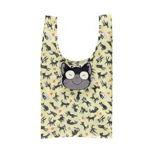 オリジナルグッズの「クロがいっぱい エコバッグ」のイメージ。価格は4400円。  (c)加藤和恵／集英社