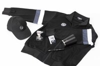 「入学傭兵」帯刀壮馬らが着用しているSW Corp.のロゴ入りジャージ、キャップ、ピンズ、社員証、ボールペン、タンブラー。