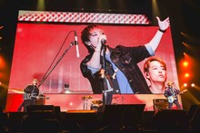 「劇場版ハイキュー!! ゴミ捨て場の決戦」パートのライブでパフォーマンスするSPYAIR。