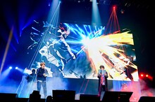 「シャングリラ・フロンティア」パートの生アフレコの様子。左から内田雄馬、速水奨。