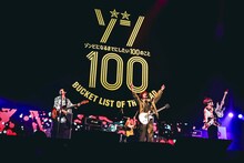 「ゾン100～ゾンビになるまでにしたい100のこと～」パートのライブより、KANA-BOON