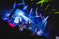 「まんが日本昔ばなし」パートのライブより、ガガガSP。