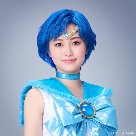 前川歌音扮するセーラーマーキュリー / 水野亜美。