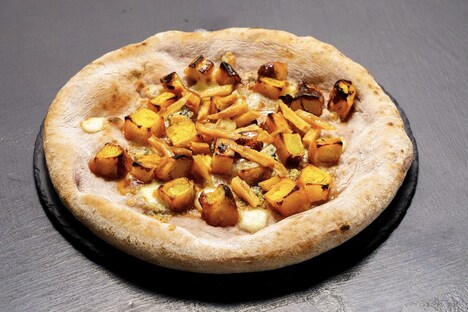 コジコジの好物であるさつまいもをふんだんに使用したコラボピザ。