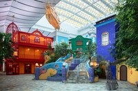 中央階段があるジブリの大倉庫。