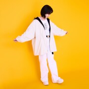 「劇場版 忍たま乱太郎 ドクタケ忍者隊最強の軍師」をモチーフにしたマウンテンパーカーの着用イメージ。