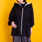 「劇場版 忍たま乱太郎 ドクタケ忍者隊最強の軍師」をモチーフにしたマウンテンパーカーの着用イメージ。