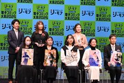 下段左から小鳩子鈴、KADOKAWAの永井由布子、秋田書店の山本侑里氏、講談社の高橋亜裕美氏、KADOKAWAの山川潔氏。上段左からエヌ・ティ・ティ・ソルマーレの取締役・炭田真也氏、マイクロマガジン社の尾中麻由果氏、秋田書店の小坂翼氏。