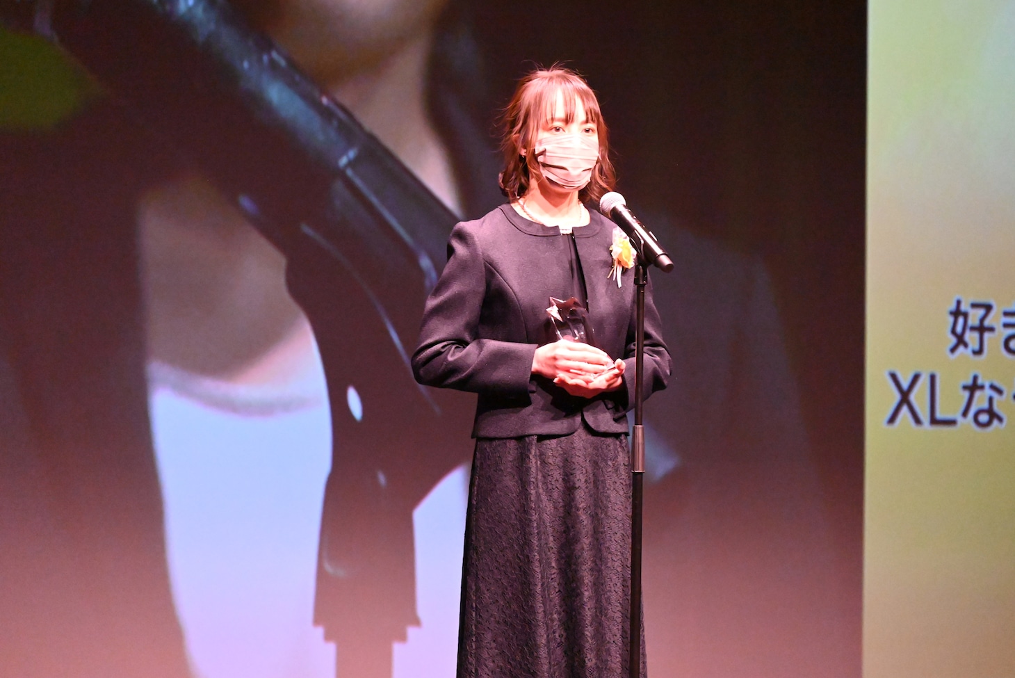 「好きなヤツほどいじめたい。XLなライバル同期の不器用な溺愛」の作者・ako。