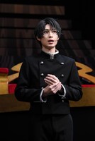 「演劇調異譚『xxxHOLiC』-續・再-」の会見より、四月一日君尋役の阪本奨悟。