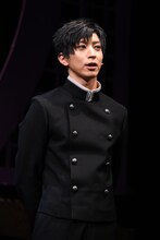 「演劇調異譚『xxxHOLiC』-續・再-」の会見より、百目鬼静役の松島勇之介。