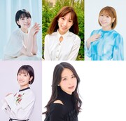 「SATELIGHT 30th Anniversary SATEFES！」の朗読劇に出演する鈴木みのり（フレイア・ヴィオン役）、小清水亜美（美雲・ギンヌメール役）、安野希世乃（カナメ・バッカニア役）、東山奈央（レイナ・プラウラー役）、西田望見（マキナ・中島役）。