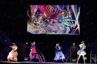 左から四之宮リンリン役の和多田美咲、一条寺サクラ役の日比優理香、二階堂タマキ役の鈴木杏奈、三ツ葉アイリ役の徳井青空。